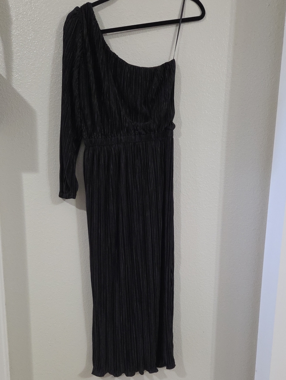 Petal & Pup Pontee Black One-Shoulder Pleated Midi Dress